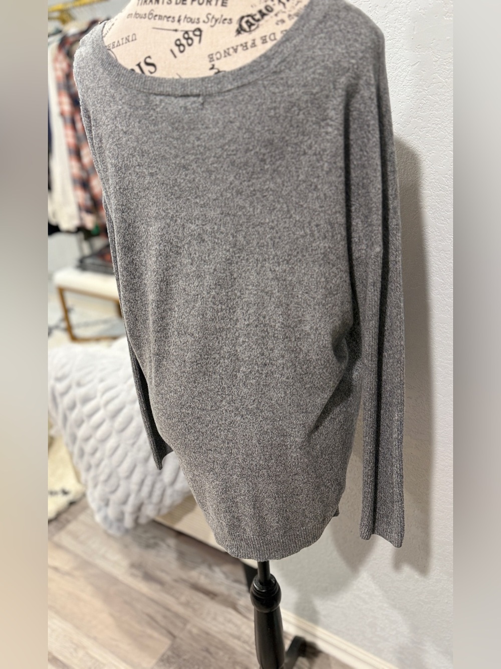 American Eagle Outfitters Gray V-Neck Long Sleeve Knit Sweater Tunic Size Medium - Picture 6 of 8